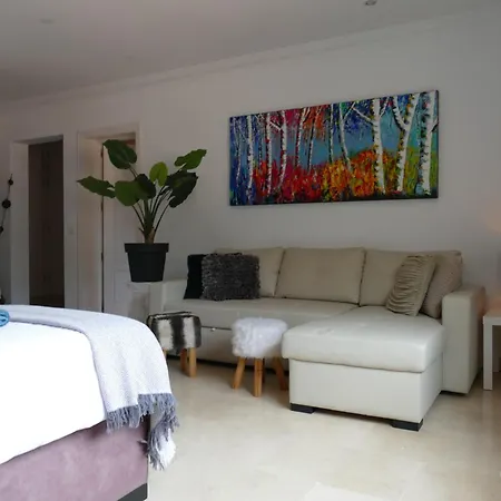 Manana Bed & Breakfast 3*